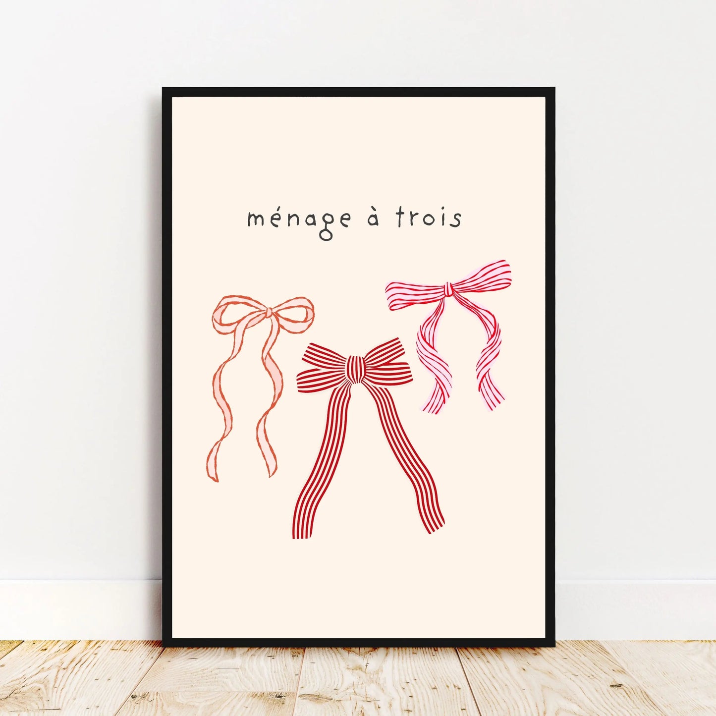 Ménage à Trois Hööshold